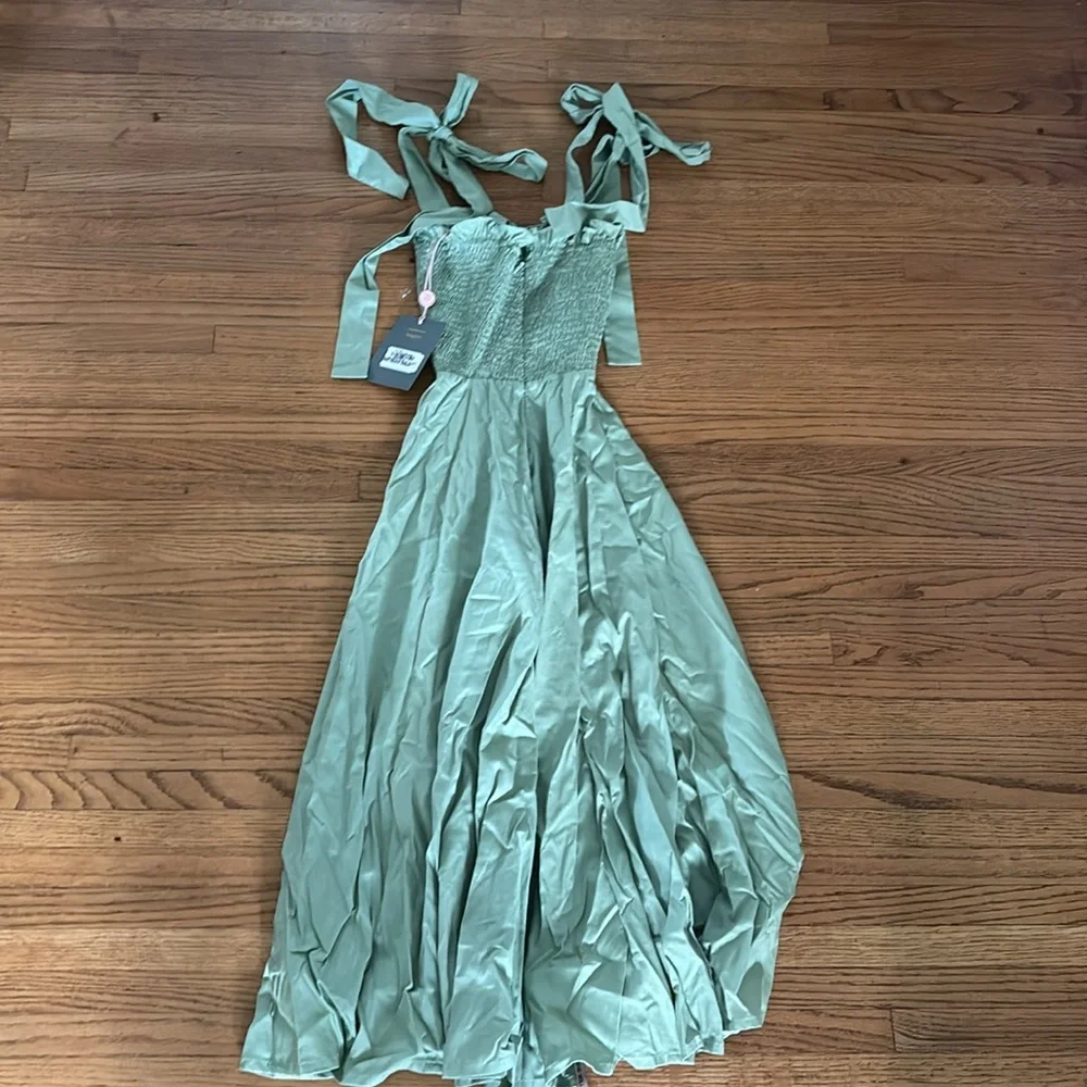 House of CB Pale Sage Green Smocked Midi Dress - Picture 4 of 4